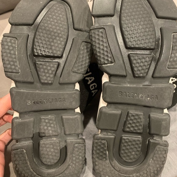 Balenciaga knit sneaker in black/white. Lightly worn. - Picture 13 of 15